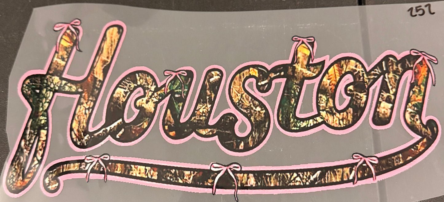 DESTASH - 252 - YOUTH - HOUSTON/CAMO SCRIPT/PINK BOW